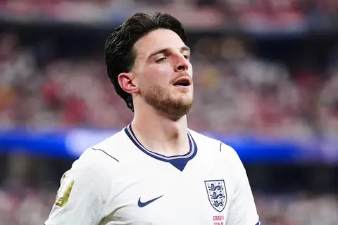 يعاني منذ 6 أشهر.. رايس يكشف دور توخيل في مشاركته بكأس العالم رغم الإصابة